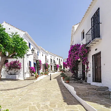 Scandinavian Style Townhouse In Nueva Andalucia *